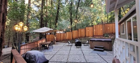 New redwood fence constructed for added privacy in 2020