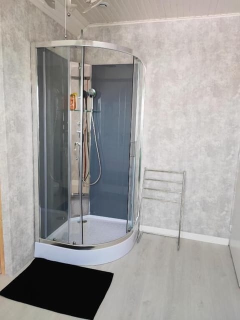 Classic Double Room, Garden View | Bathroom