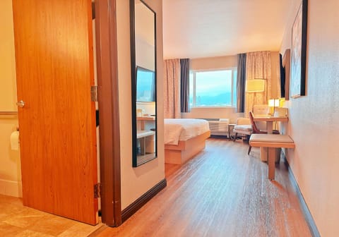 In-room safe, individually furnished, desk, laptop workspace