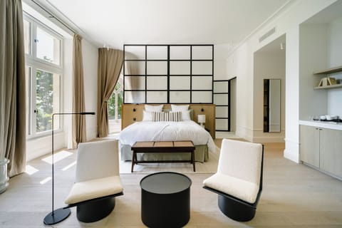 Signature Suite | Minibar, cribs/infant beds, free WiFi, bed sheets