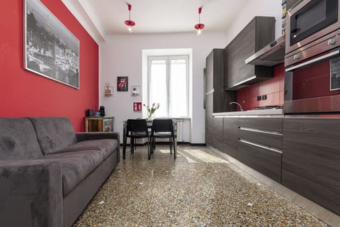 Apartment, Air conditioning, City View | Living area | 32-inch Smart TV with satellite channels, Netflix, streaming services