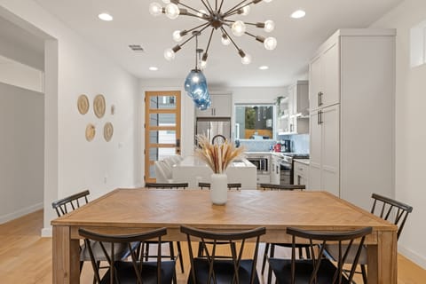 House 2 - Dining Area