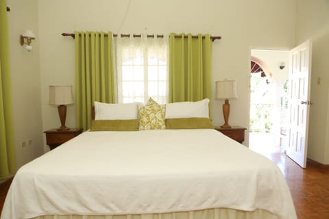 Deluxe Room, Non Smoking, Partial Sea View | Premium bedding, individually decorated, individually furnished, desk