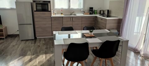 Apartment, Balcony | Dining room