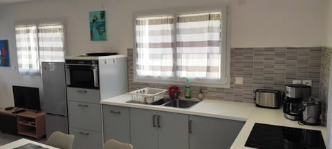 Apartment, Ground Floor | Private kitchen | Full-size fridge, microwave, oven, stovetop