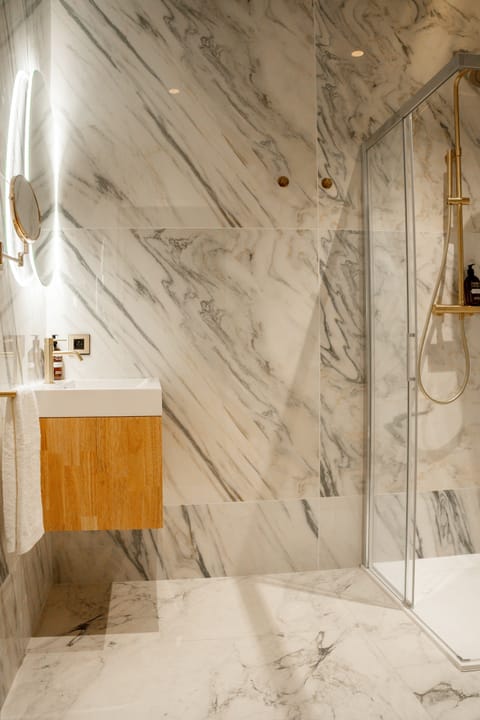 Deluxe Double or Twin Room, Ensuite, City View | Free WiFi