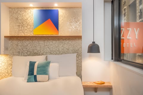 Single Room | In-room safe, desk, blackout drapes, soundproofing