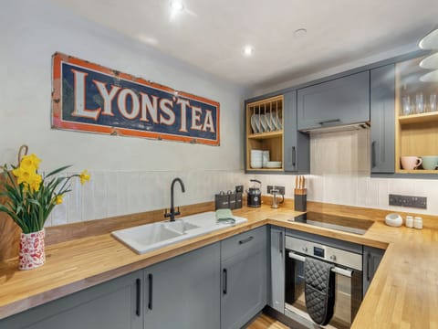 Kitchen | Flat 1 - Forge Apartments, Narbeth