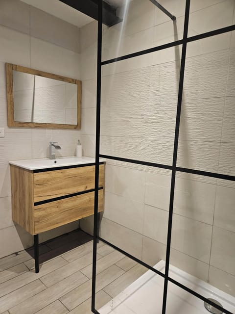 Apartment, 1 Bedroom, Kitchen | Bathroom