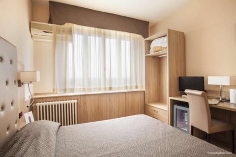Standard Room | Minibar, blackout drapes, free WiFi, bed sheets