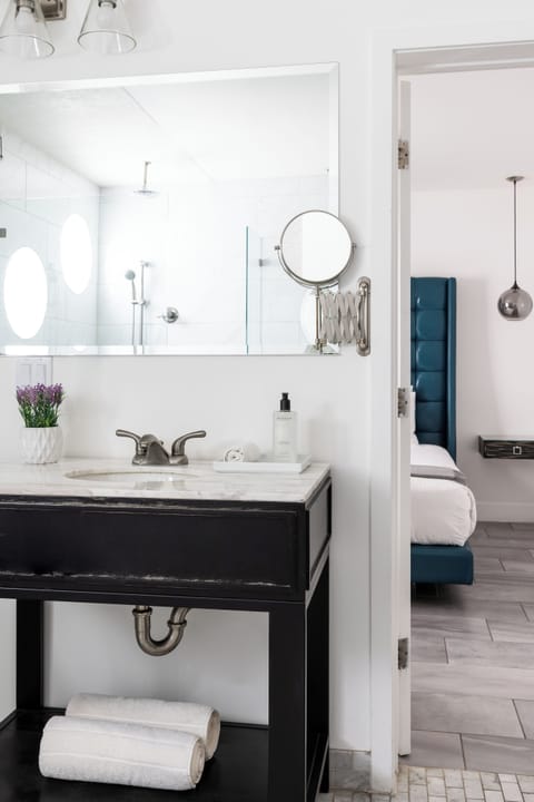 Suite, 1 King Bed with Sofa bed, Pool View | Bathroom | Shower, rainfall showerhead, free toiletries, hair dryer