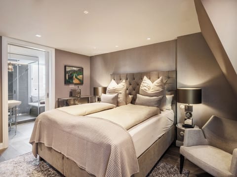 Comfort Double Room | Egyptian cotton sheets, premium bedding, pillowtop beds, minibar