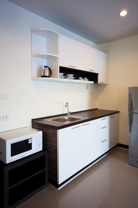 Deluxe Double Room | Private kitchen | Fridge