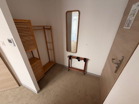 Single Room | Desk, laptop workspace, free WiFi