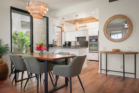 Tropical style indoor dining