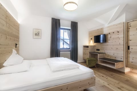 Standard Double Room Single Use, Mountainside | Select Comfort beds, minibar, in-room safe, desk