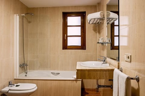 Deep soaking tub, eco-friendly toiletries, hair dryer, towels