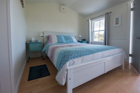 Standard Cabin, 1 Queen Bed, Kitchenette, Ocean View | Premium bedding, memory foam beds, free WiFi, bed sheets