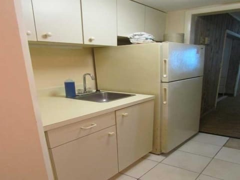 Studio | Private kitchenette | Full-size fridge, microwave, coffee/tea maker, cookware/dishes/utensils