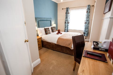 Standard Double or Twin Room | Egyptian cotton sheets, premium bedding, pillowtop beds, desk