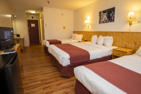 Room, Multiple Beds, Non Smoking (1 Queen, 2 Twin Beds) | Desk, iron/ironing board, free WiFi, bed sheets