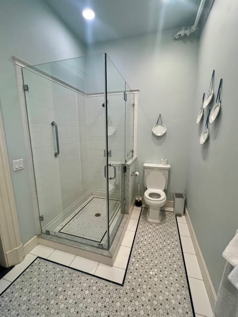 Double Room, Ensuite | Bathroom | Hair dryer, towels