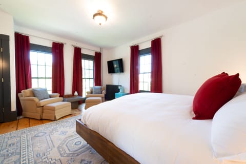 Deluxe Room (Wide Berth) | Premium bedding, individually decorated, individually furnished