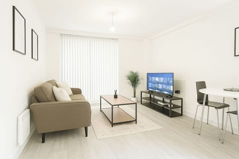 Apartment | Living area | Fireplace