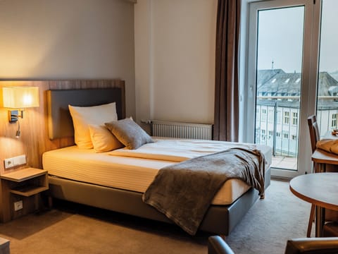 Single Room | Hypo-allergenic bedding, in-room safe, desk, laptop workspace