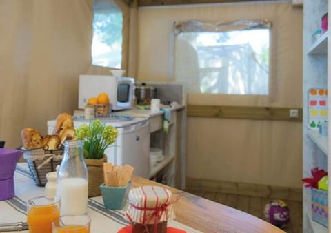 Classic Tent, 2 Bedrooms | Private kitchen