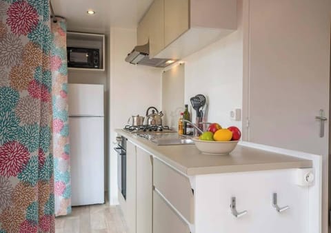 Premium Mobile Home, 3 Bedrooms | Private kitchen