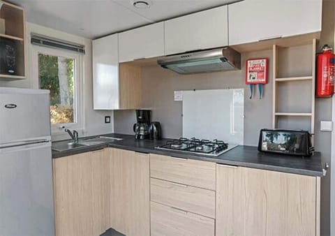 Comfort Mobile Home, 2 Bedrooms | Private kitchen