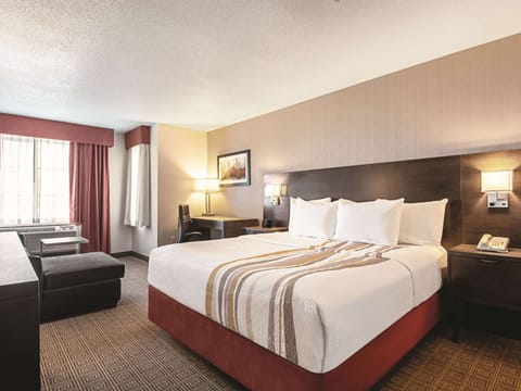 Deluxe Room, 1 King Bed, Non Smoking, Mountain View (Deluxe Executive Room) | Premium bedding, pillowtop beds, in-room safe, desk