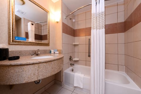 Studio, 1 King Bed, Accessible, Bathtub | Bathroom | Combined shower/tub, free toiletries, hair dryer, towels