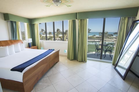 Suite, 2 Bedrooms, Ocean View | Minibar, in-room safe, desk, iron/ironing board