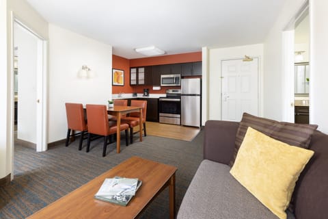 Suite, 2 Bedrooms | Premium bedding, desk, iron/ironing board, free cribs/infant beds