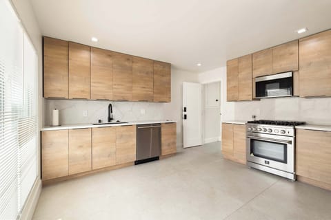 Modern, fully equipped kitchen! Prepare delicious meals in our stylish space with sleek cabinetry and stainless steel appliances. Enjoy the ample counter space and natural light. Perfect for cooking enthusiasts and those who love to entertain.