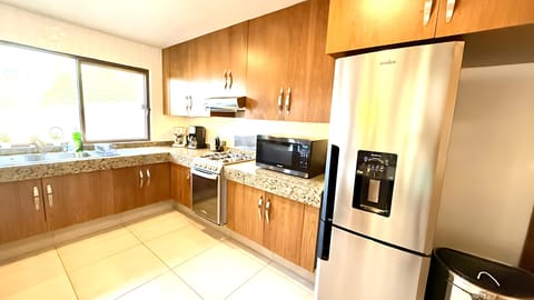 House, 2 Bedrooms, Smoking, Balcony | Interior