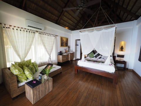 Beach Front Honeymoon Suite | Premium bedding, in-room safe, free WiFi, bed sheets