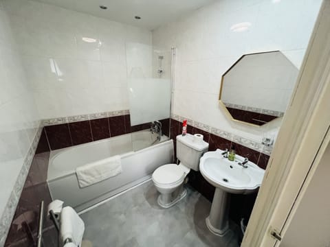 Deluxe Suite, Ensuite | Bathroom