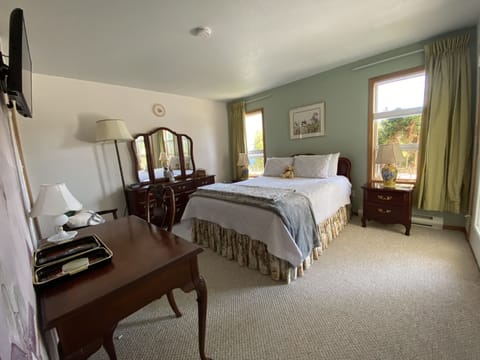 Room, 1 Queen Bed, Terrace | Hypo-allergenic bedding, free WiFi