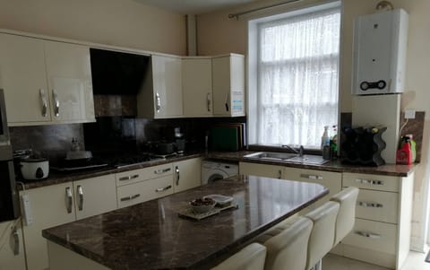 Shared Dormitory, 3 Bedrooms | Interior