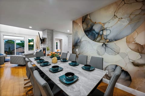 Elegant dining for 12- with 3 island seats