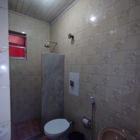 Double Room | Bathroom | Towels, soap, toilet paper