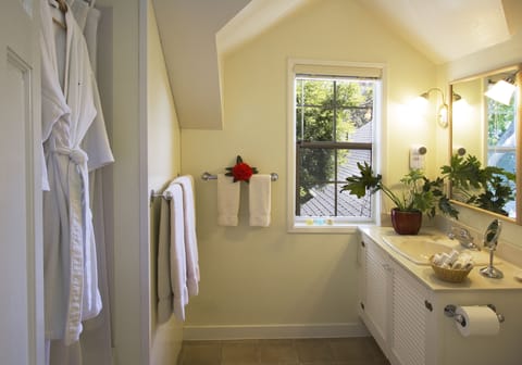 Room, 1 Queen Bed (Standard Bath - No Deck) | Bathroom | Free toiletries, hair dryer, bathrobes, towels