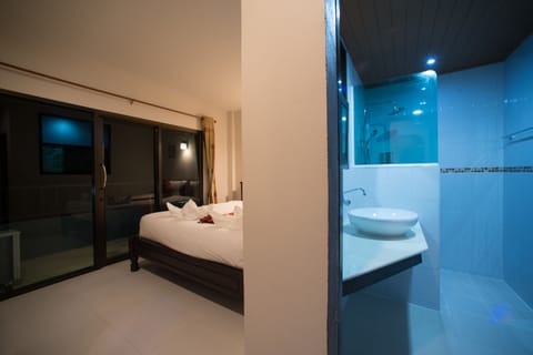 Superior Double Room | In-room safe, desk, free WiFi, bed sheets