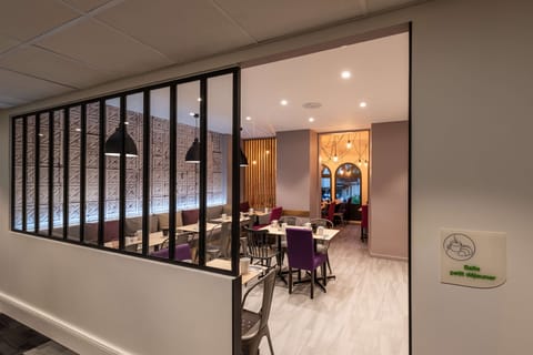 Daily buffet breakfast (EUR 14.9 per person)