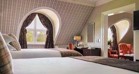 Signature Room, 2 Queen Beds | Premium bedding, pillowtop beds, free minibar items, in-room safe