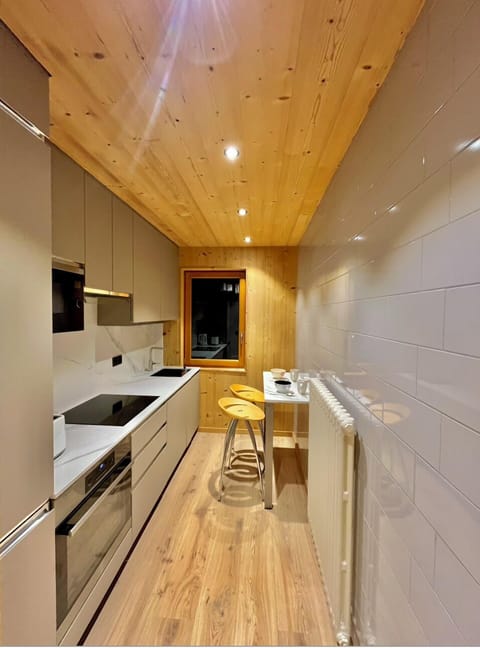 Apartment, 1 Bedroom, Balcony, Mountain View | Private kitchen | Highchair