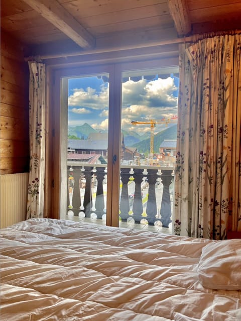 Classic Apartment, Balcony, Mountain View | Iron/ironing board, free WiFi